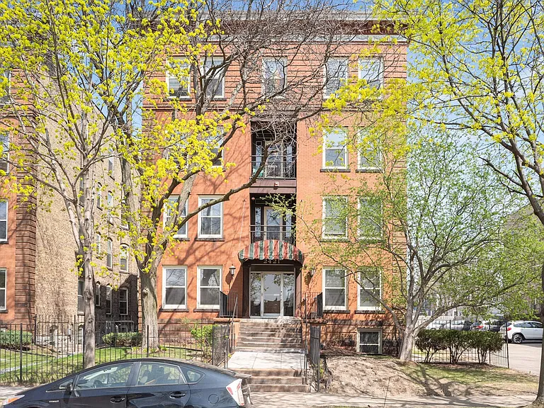 2421 Emerson Ave S #107 — Photo 30
