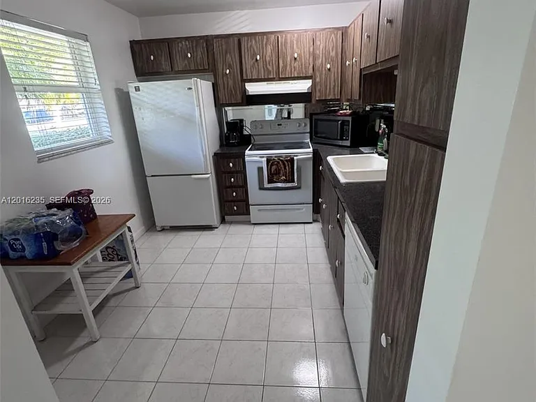 1025 SE 3rd Ave #102 — Photo 7