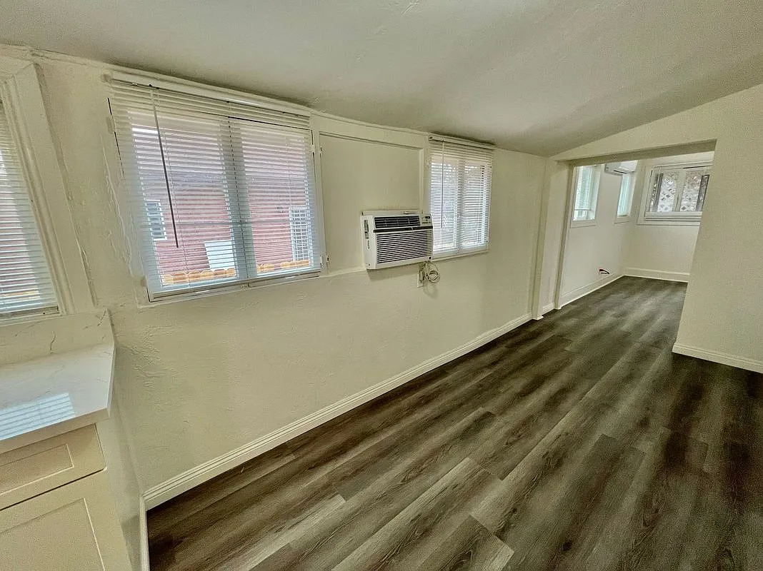 3630 Locust St — Photo 2