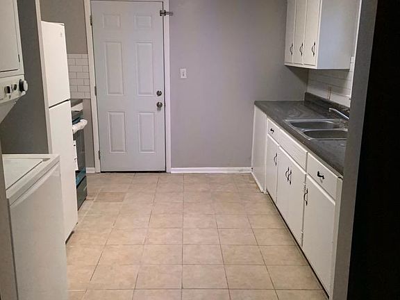 5th image of 605 Shamrock Ave