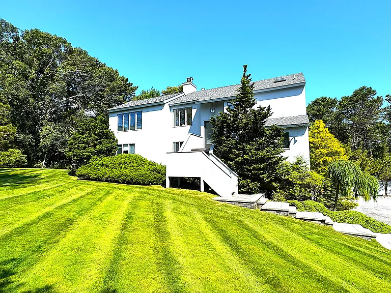 43 Arbutus Rd — Photo 1
