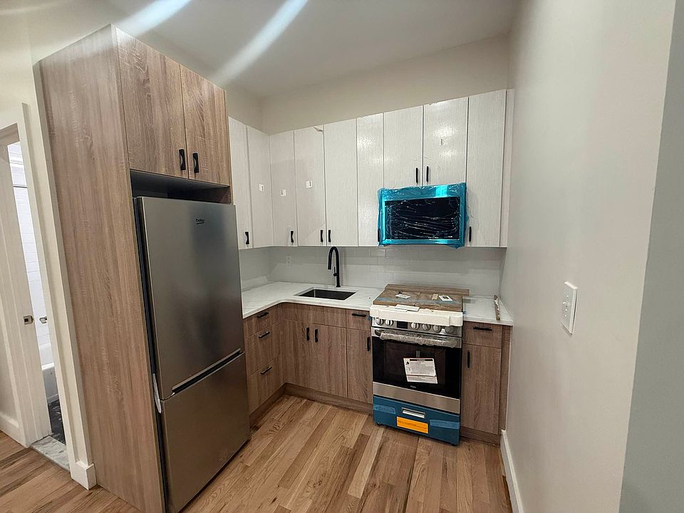1st image of 735 Rogers Ave #3R