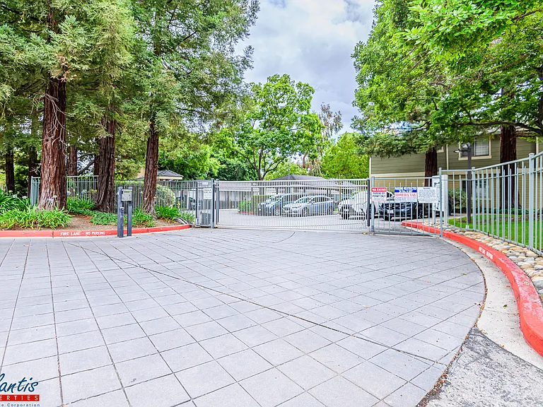 2750 Somerset Park Cir — Photo 15
