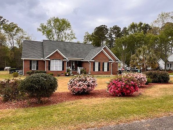 40 Edens Ln