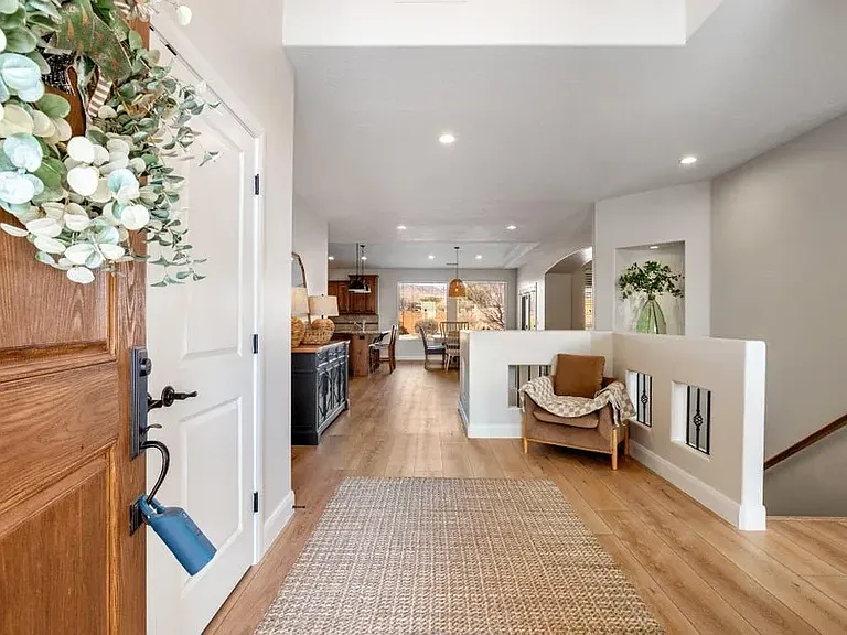 143 N Cortez Trl — Photo 4