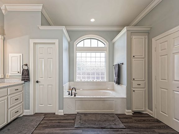 2nd image of 2011 Brook Arbor Ct