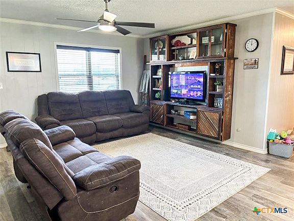 4th image of 912 N Avenue G