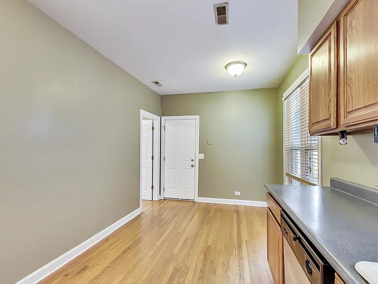 2330 N Greenview Ave #2R — Photo 9