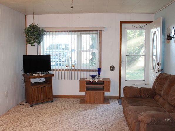 315 Olive Ave, Wibaux, MT 59353