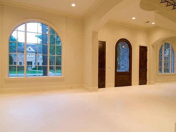 4th image of 301 Lindenwood Dr