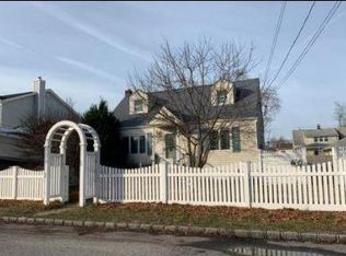 337 S 7th St, Lindenhurst, NY 11757