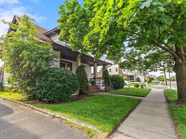 62 Rockaway Parkway, Valley Stream, NY 11580