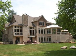 31857 W Treasure Island Dr, Hartland, WI 53029