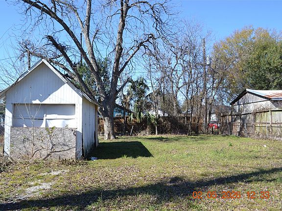 3rd image of 526 Kress St