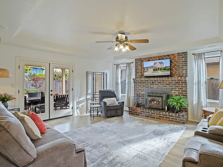 2925 Park Oak Dr — Photo 3