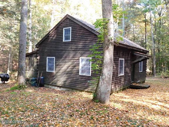 Sleeps 10 in the open 2nd floor