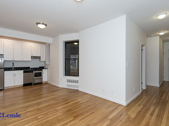3rd image of 1324 Lexington Ave #3RR