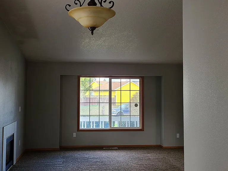 429 S Jasper Cir — Photo 3