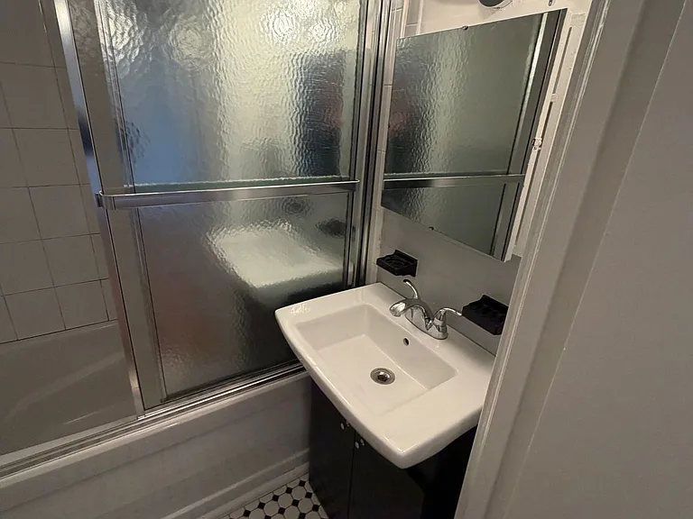 354 Annette St #1 — Photo 4
