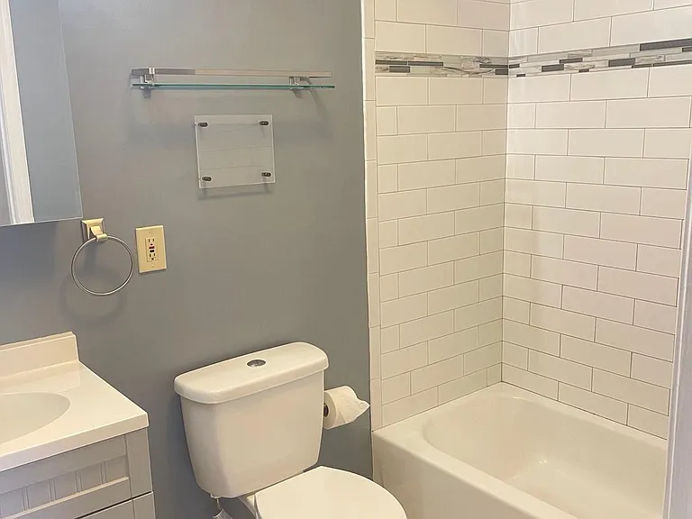 22 Troy St — Photo 3