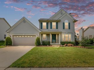 375 Natanna Dr, Howell, MI 48843