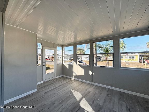 3rd image of 960 Cashew Cir