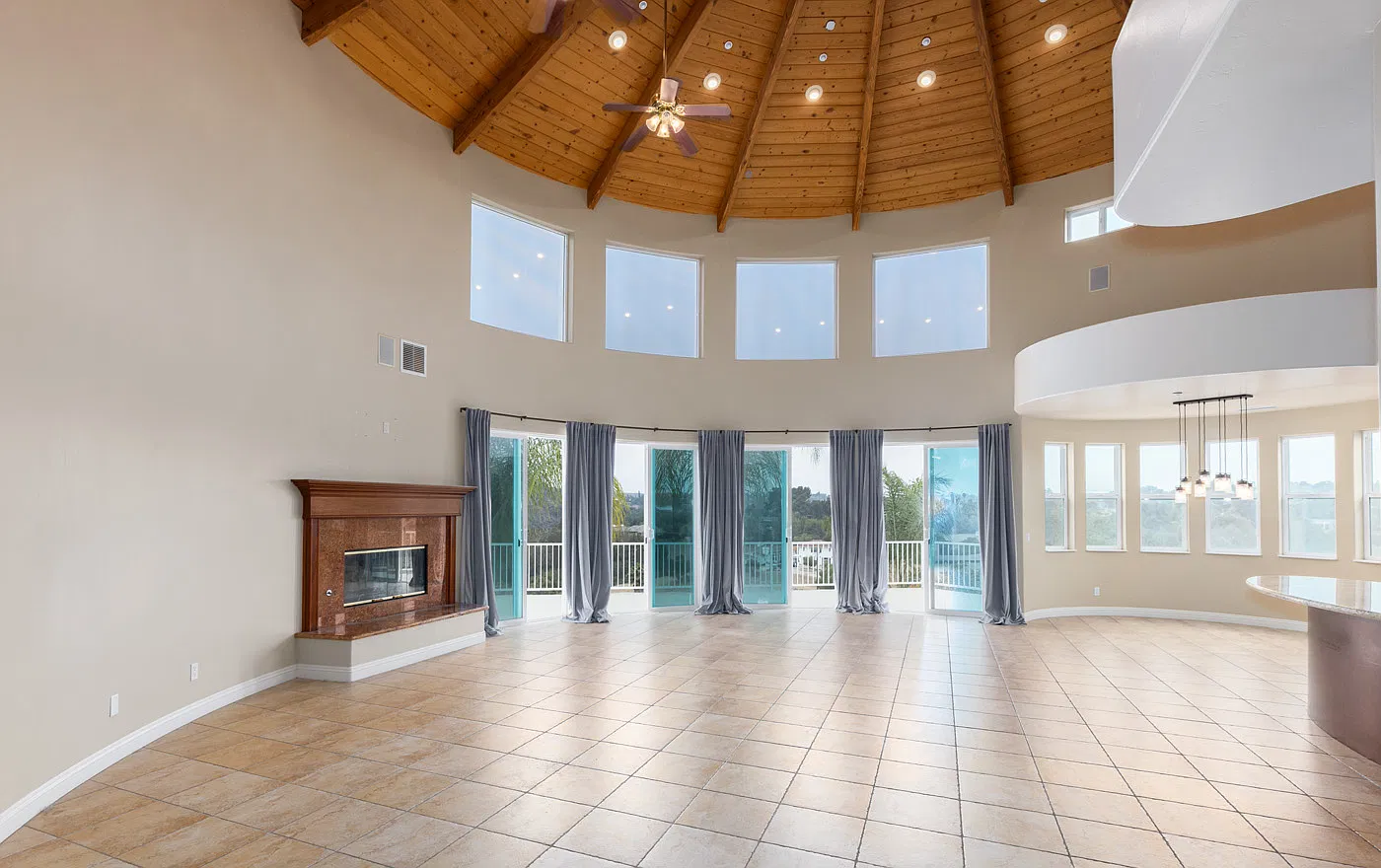 6 bed, 6762 sqft, $8,700 — Photo 2