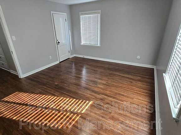 5th image of 3078 Sullivant Ave