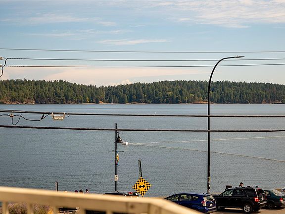 2nd image of 2815 Departure Bay Rd #308