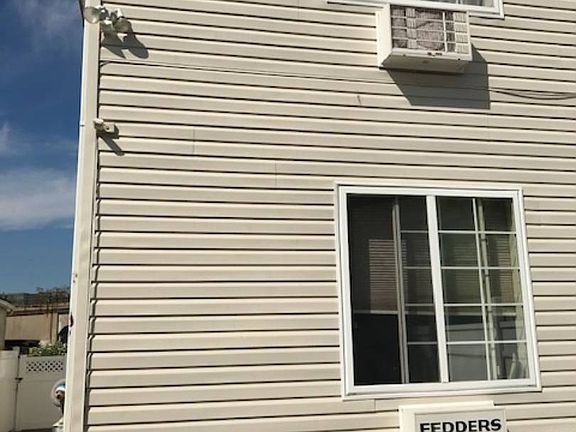 4th image of 622 Gipson St