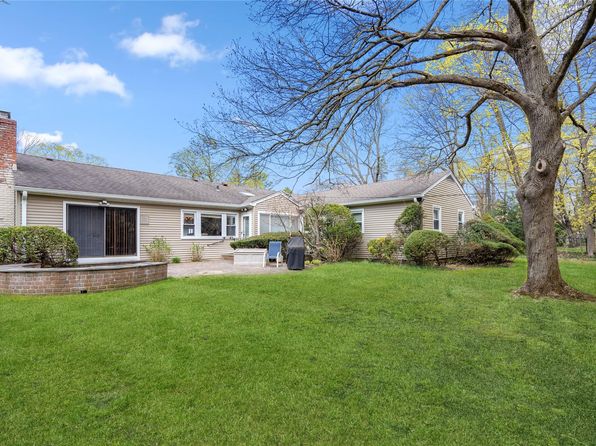 60 Spruce Drive, East Hills, NY 11576