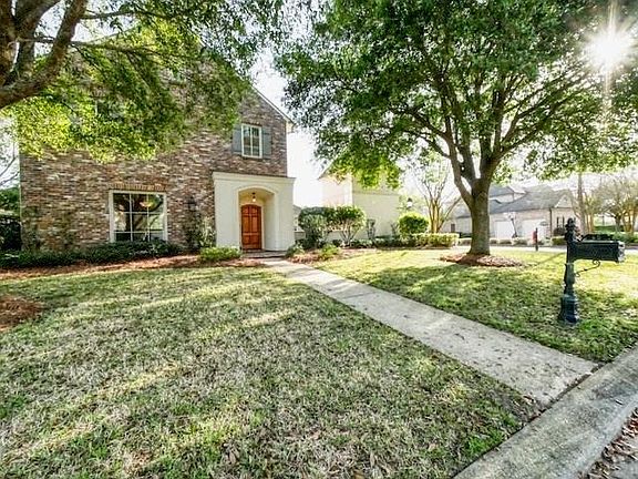 2nd image of 25 Fairway Oaks Dr
