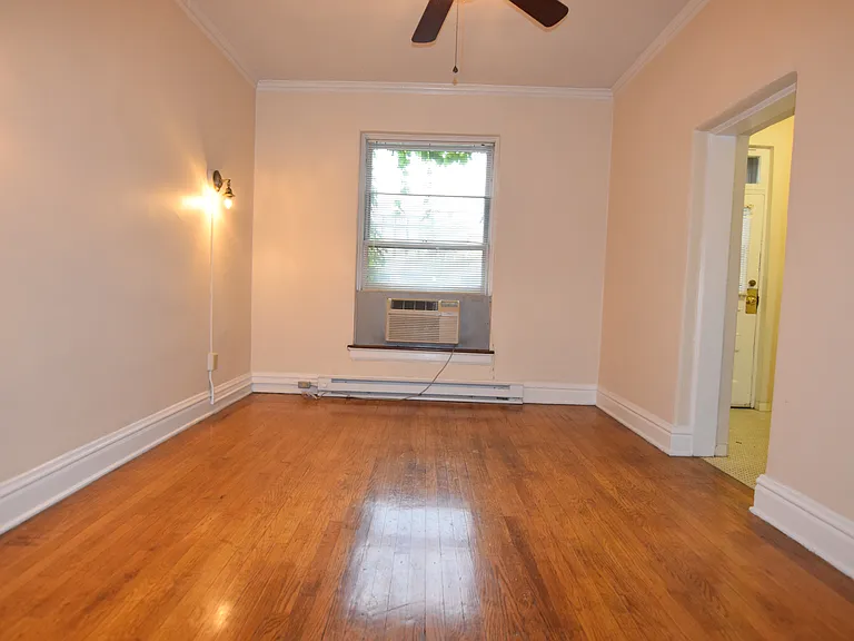 Greystone Court Apartments — Photo 29