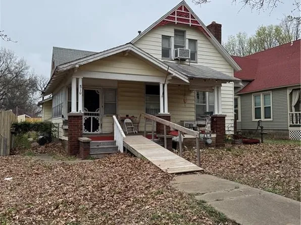 810 S Highland Ave, Chanute, KS 66720