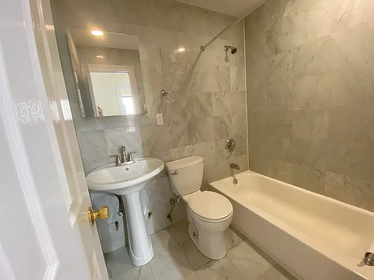 360 E 50th St #3G — Photo 6