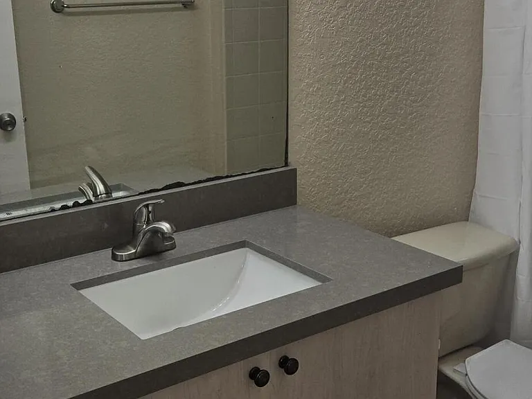 2505 Belmont Ln — Photo 14