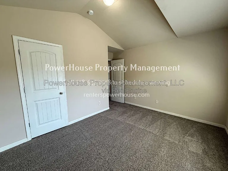 1045 Township Cir — Photo 40