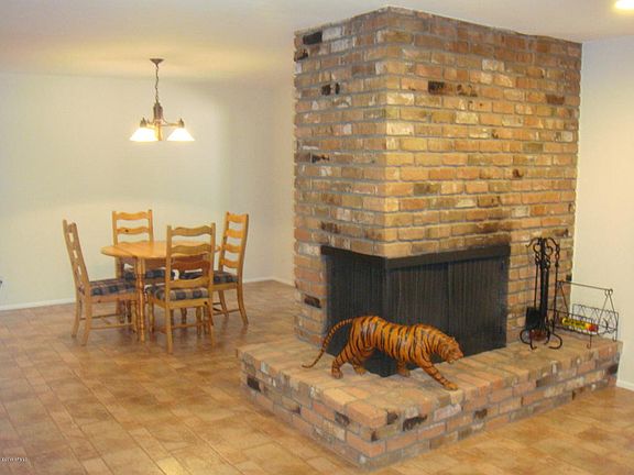 4th image of 2519 S Dorsey Ln