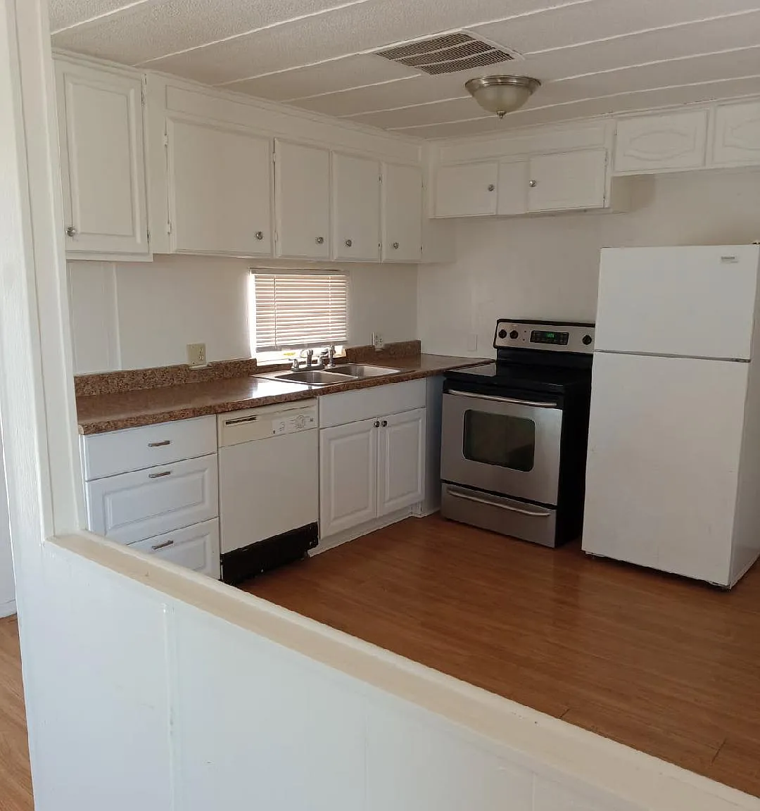 2 bed, 700 sqft, $795 — Photo 2