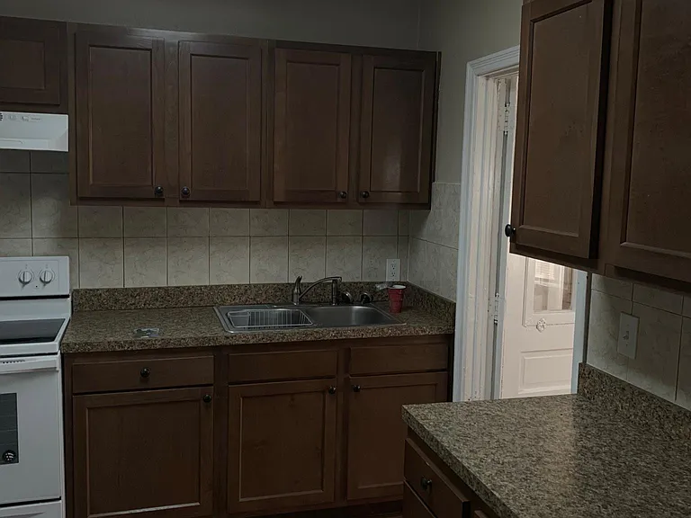 842 Luna St — Photo 2