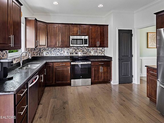 5th image of 10912 Doran Ln