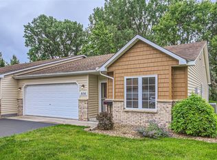 806 Garceau Ln, Vadnais Heights, MN 55127