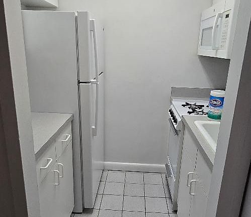 3rd image of 204 E 77th St APT 3E