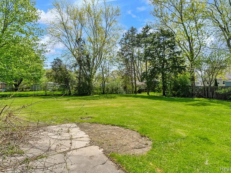 18792 Old Homestead Dr — Photo 23