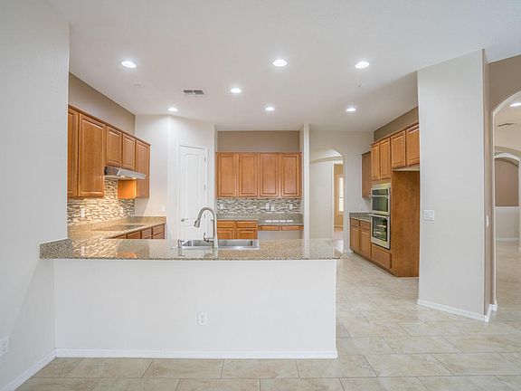 4th image of 42 N Vineyard Ln