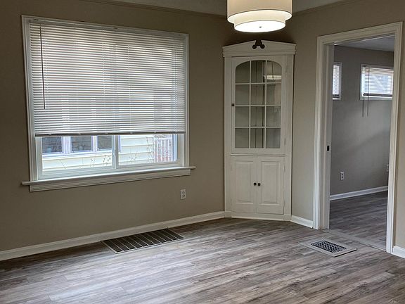 3rd image of 19407 Muskoka Ave