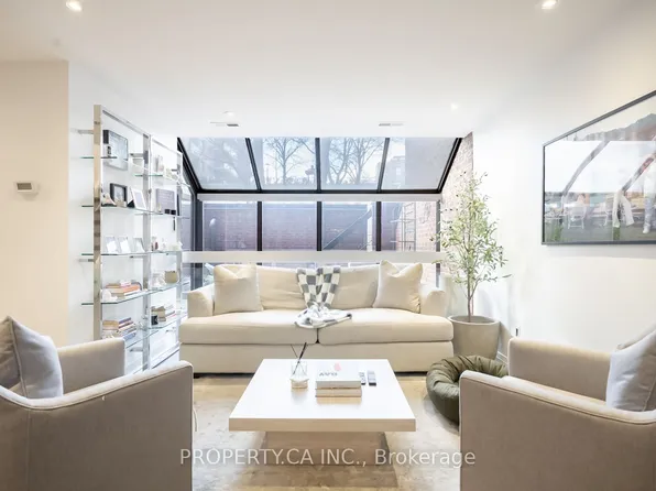 142 Pears Ave #A5, Toronto, ON M5R 1T2