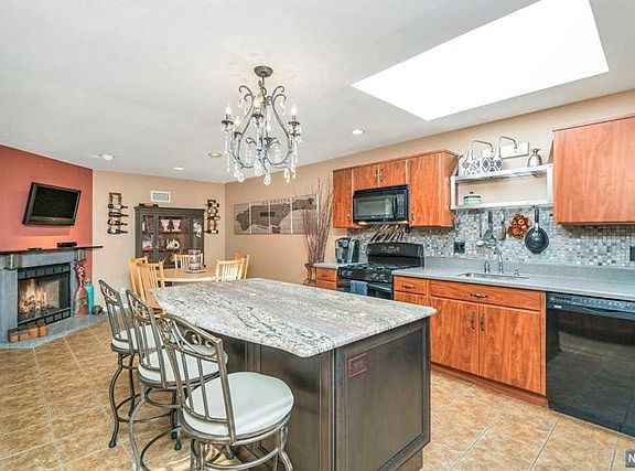 2nd image of 21 N Peach Hill Ct #21