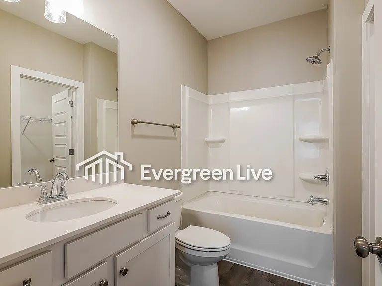 163 Park Dr N — Photo 12