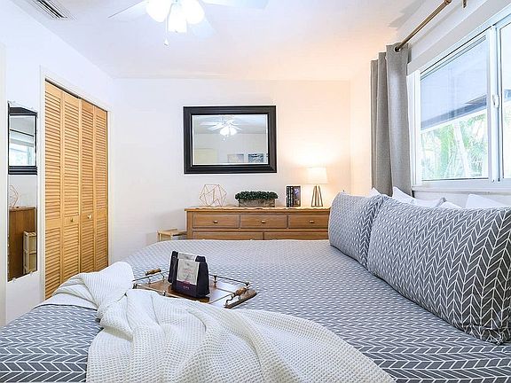 2nd image of 2323 SW 18th Ave #1-2